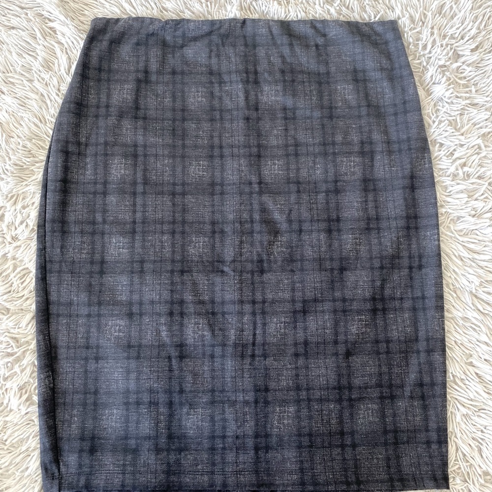 Elegant Gray Plaid Skirt